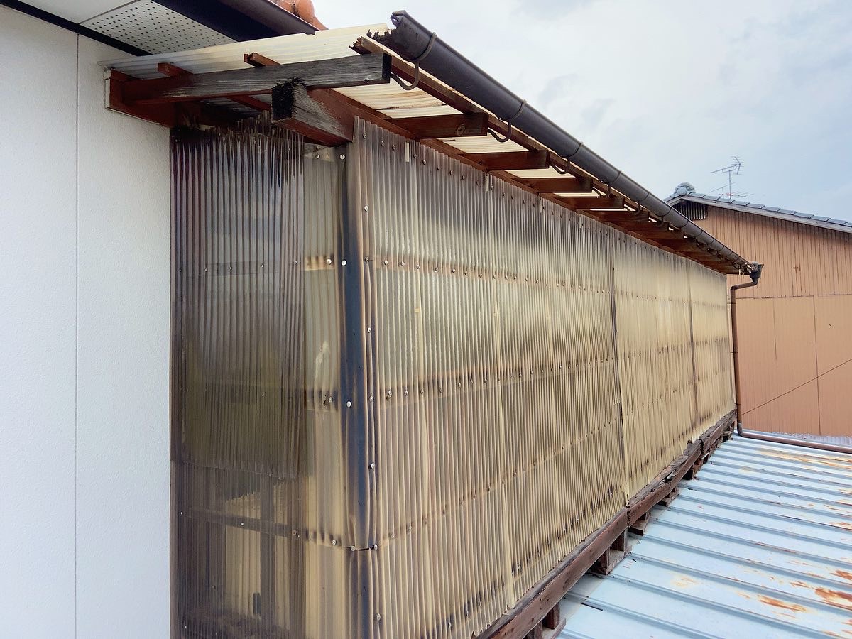 2階屋根上のベランダ屋根・壁波板張替え、木組み取替え、板金屋根塗替えを頼んでもらいました。 | 佐賀でリフォームや建築の事なら弟子丸建設へお ...